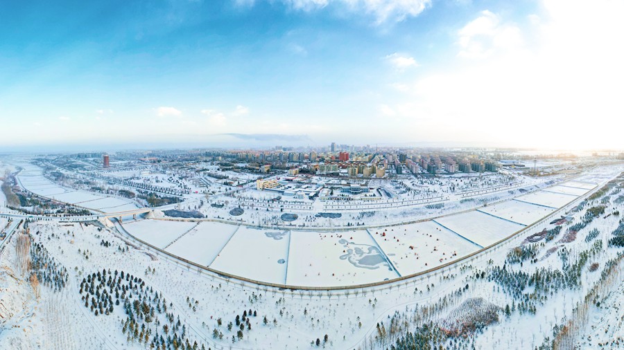 民樂縣縣城雪景（無人機(jī)照片）。陳思宏攝