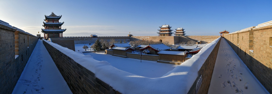 雪后的嘉峪關(guān)關(guān)城。師永紅攝