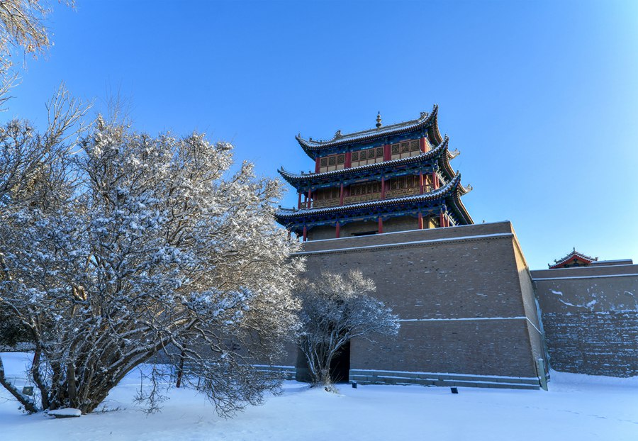 雪后的嘉峪關關城。師永紅攝