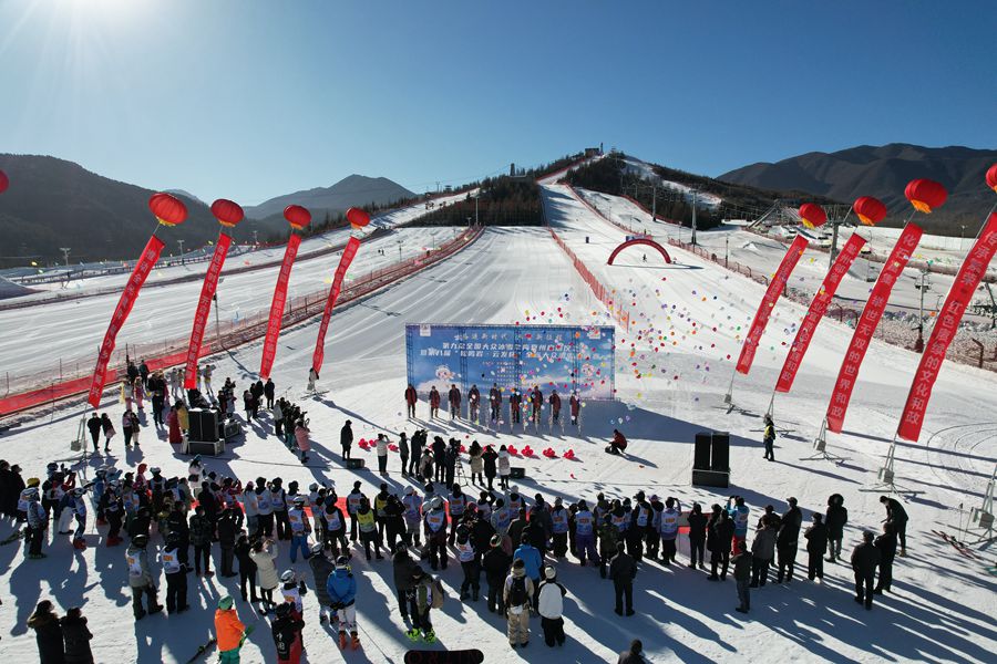 第八屆“松鳴巖·云發(fā)杯”甘肅省大眾滑雪邀請(qǐng)賽開賽。臨夏州委宣傳部供圖