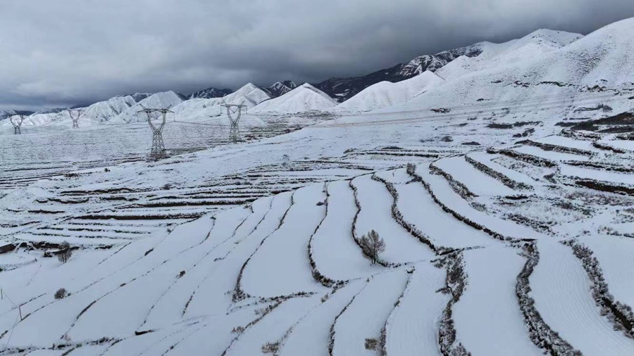 3月24日，榆中縣迎來(lái)春雪。趙相軍 趙相升攝